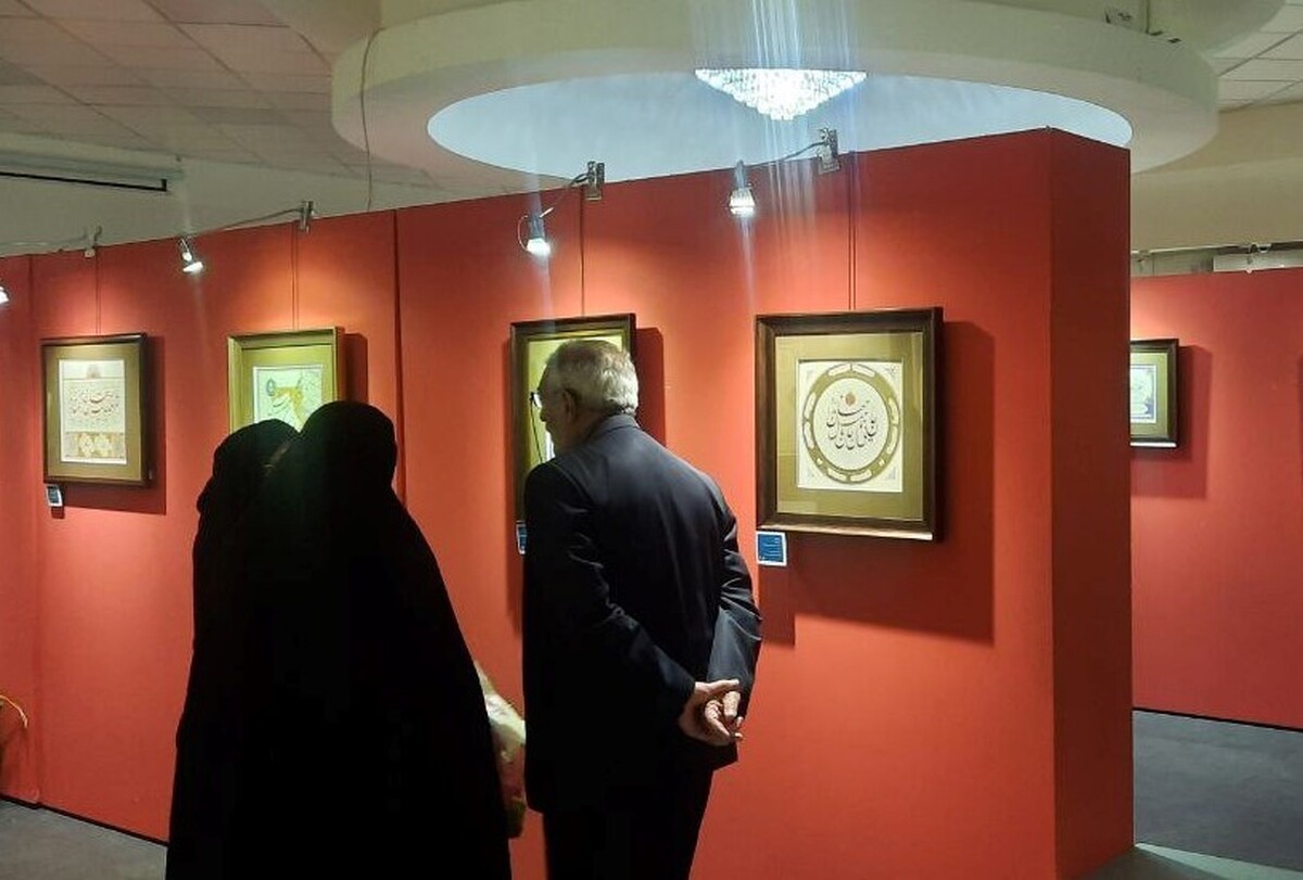 یک خوشنویس مشهدی گفت: تعداد هنرمندان خو‌ش‌نویس، سال به سال بیشتر می‌شود که این باعث خوشحالی من است. امسال با ۵۰ شرکت‌کننده در سطح دوره فوق ممتاز و استادی این نمایشگاه را برگزار کردیم.