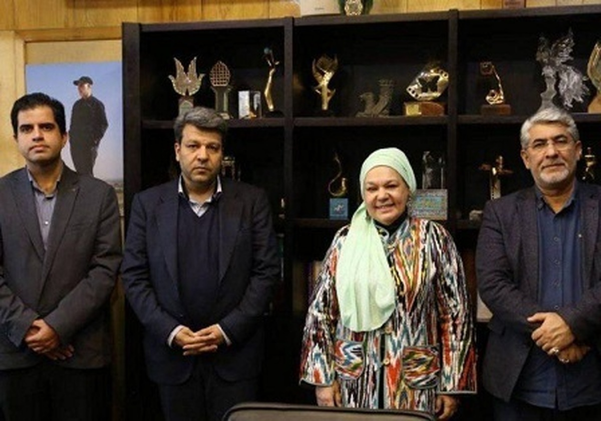 روز گذشته (۴دی‌ماه) میلیوشا آیتوگانووا مدیر جشنواره بین‌المللی سینمایی کازان و داور و مهمان هفدهمین جشنواره «سینماحقیقت» با محمد خزاعی رئیس سازمان سینمایی دیدار و گفت و گو کرد.