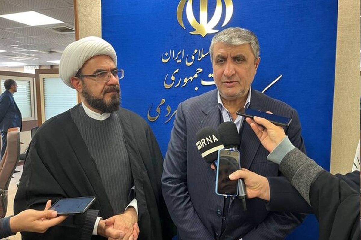 رییس سازمان انرژی اتمی گفت: در آینده نزدیک جمعیت فعال در پروژه‌های دوم و سوم نیروگاه اتمی بوشهر به پنج هزار نفر خواهد رسید.