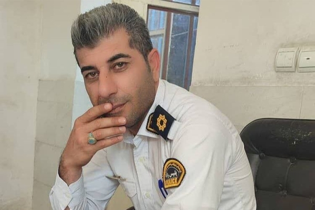 معاون استاندار هرمزگان و فرماندار ویژه میناب گفت: یک خودرو عصر امروز، چهارشنبه مامور وظیفه شناس نیروی انتظامی را در پلیس راه میناب جاسک (ایست بازرسی گودو) زیر گرفت و منجر به شهادتش شد.