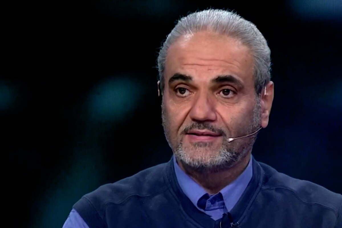 جواد خیابانی در برنامه تلویزیونی از خداداد عزیزی از اتفاقاتی که در شب یلدا رخ داده بود انتقاد کرد.