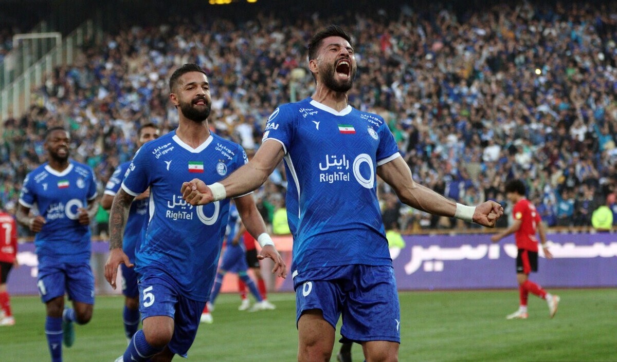 استقلال در هفته پانزدهم لیگ برتر در حالی مقابل پیکان قرار می‌گیرد که احتمالا ایمان سلیمی را در اختیار دارد.