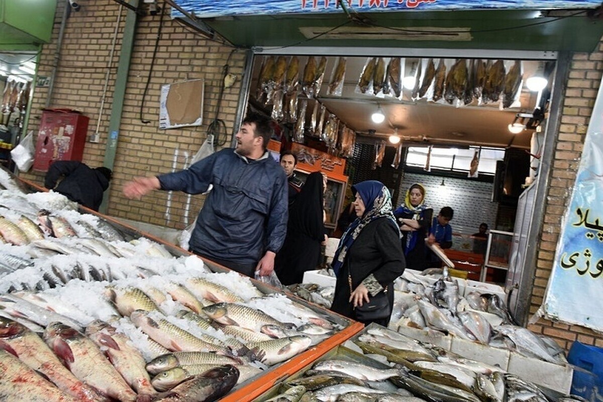 رییس سازمان شیلات ایران گفت:  اگر قرار است در سال ۱۴۲۰ غذای بیش از ۱۲۰ میلیون نفر را تأمین کنیم دیگر نمی‌توانیم به سمت پروتئین‌های پرآب‌بر برویم و راه نجات بشریت توسط سازمان خواربار جهانی توسعه آبزیان قلمداد شده است.