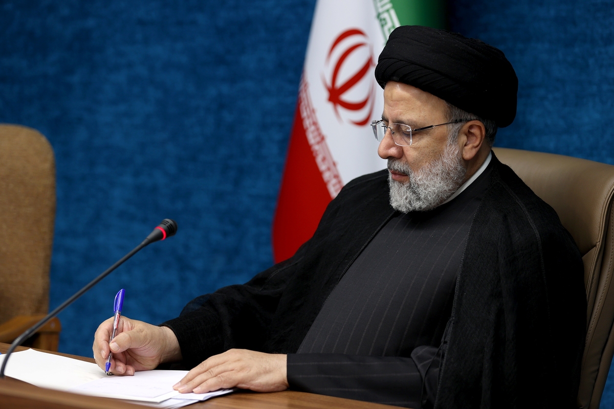 رئیس شورای عالی انقلاب فرهنگی ماده واحده «نهایی‌سازی و تصویب سند ملی هوش مصنوعی جمهوری اسلامی ایران» را که در شورای عالی انقلاب فرهنگی به‌ تصویب رسیده است، را برای اجرا ابلاغ کرد.