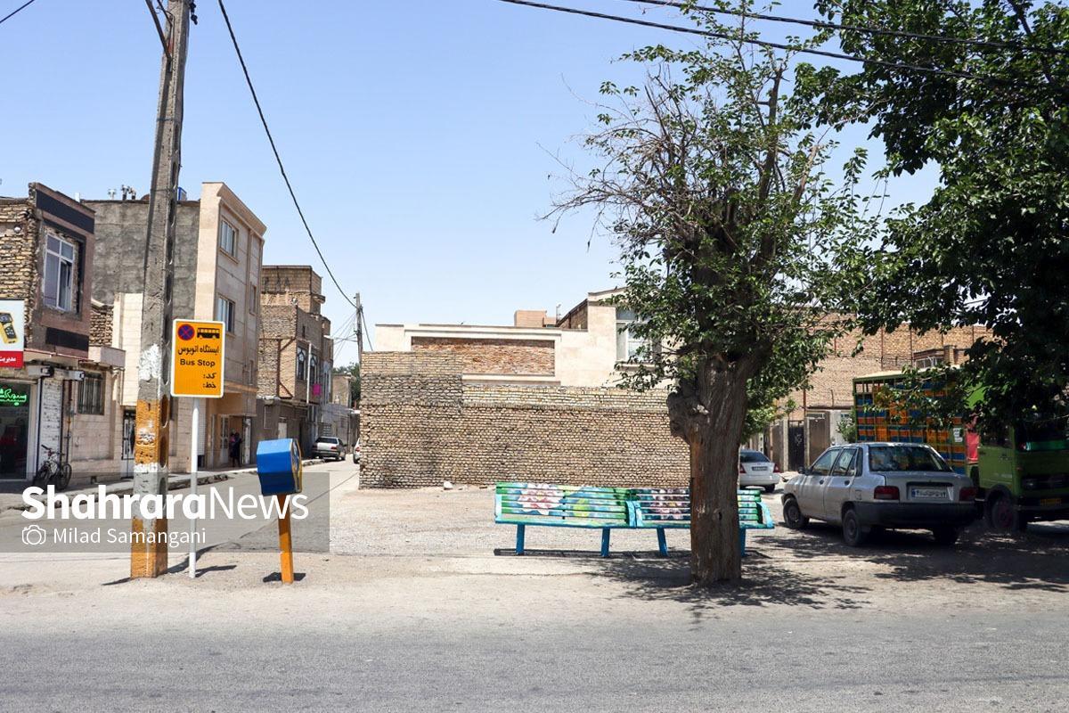 آسیب‌ها و مشکلات مرتبط با نبود سایبان و صندلی در ایستگاه‌های اتوبوس شهری مشهد به یک چالش تبدیل شده است، همین موضوع نقش تأثیرگذاری به حجم و تعداد پیام‌های مردمی برای صفحه صدای مردم دارد.