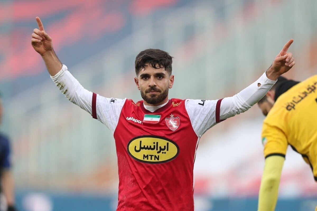 باشگاه پرسپولیس اعلام کرد موضوع محمد عمری را به صورت حقوقی پیگیری می‌کند.