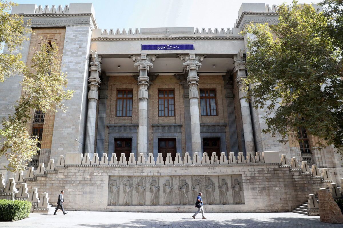 دیپلمات ارشد وزارت خارجه جمهوری اسلامی ایران ضمن غیرقانونی دانستن تحریم‌های انگلیس علیه تهران، اتهام‌زنی مقامات لندن را بی‌پایه و بی‌اساس خواند و به‌شدت محکوم کرد.