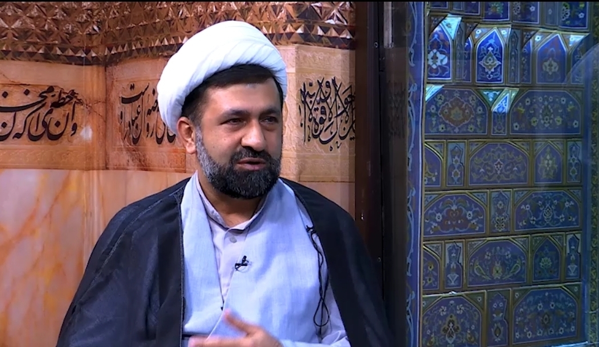 مدیر مرکز نگهداری کودکان بی سرپرست نغمه شکوفایی، پدری است که تلاش کرده این کودکان نیز طعم محبت پدرانه را بچشند و از آنها حمایت می‌کند.
