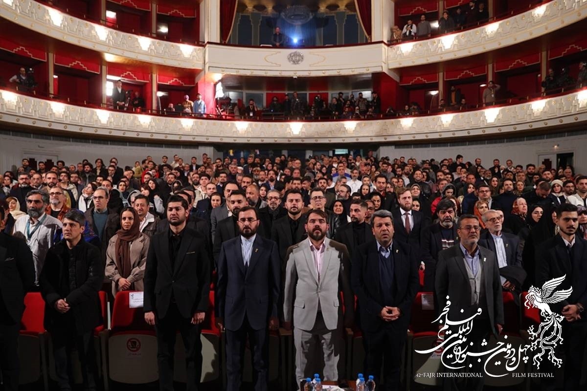 با توجه به برگزاری چندین رویداد سینمایی سرد و بی‌روح و خسته کننده، برگزاری افتتاحیه سرحال و سرضرب جشنواره فیلم فجر را می‌شود به فال نیک گرفت.
