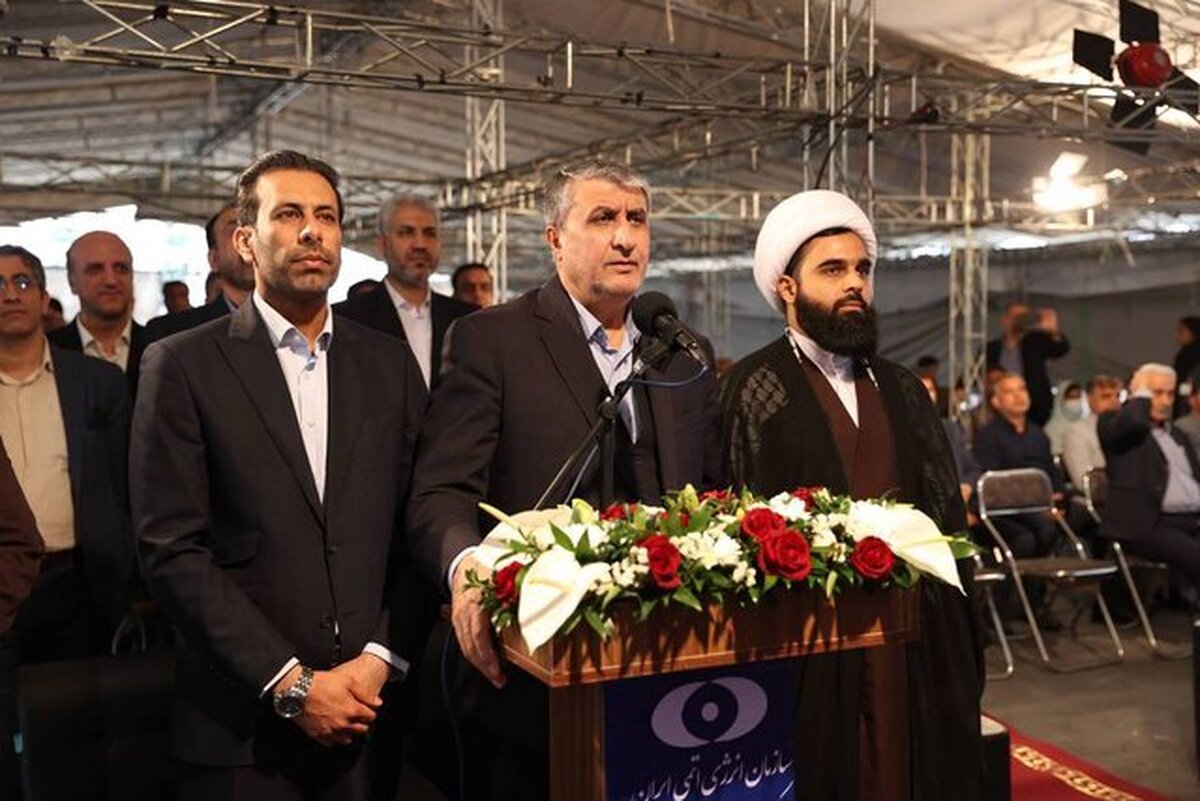 همزمان با نخستین روز ایام‌الله دهه فجر، به دستور رئیس‌جمهور و با حضور رئیس سازمان انرژی اتمی ایران، عملیات احداث نیروگاه‌های اتمی ایران هرمز آغاز شد.