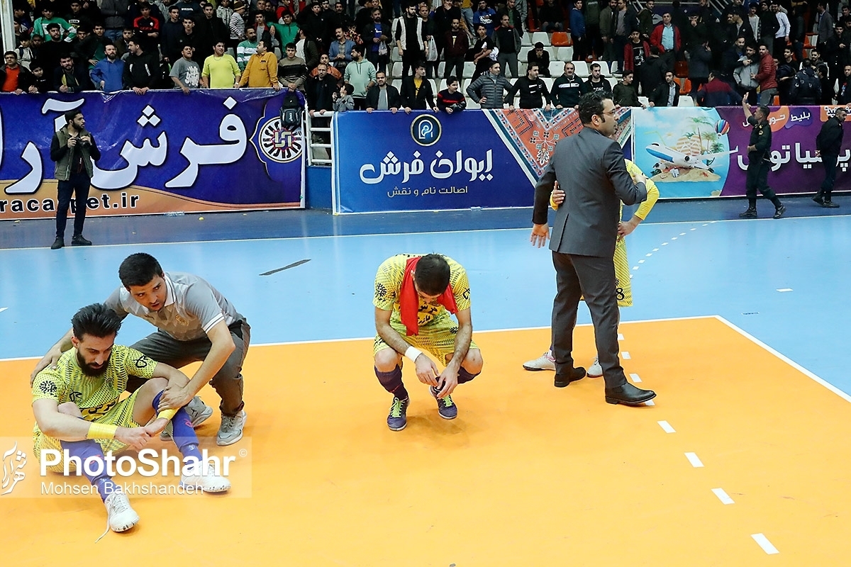 تیم فوتسال گیتی پسند با شکست فرش آرا در مشهد جشن قهرمانی گرفت.