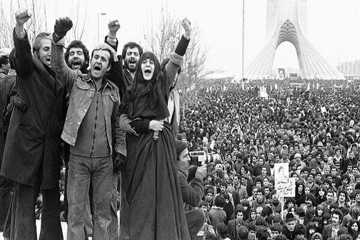 در پادکست روز شمار پیروزی انقلاب اسلامی در مشهد مقدس به مرور حوادث انقلابی طی ۱۰ روز منتهی به پیروزی انقلاب در شهر مشهد پرداخته‌ایم.