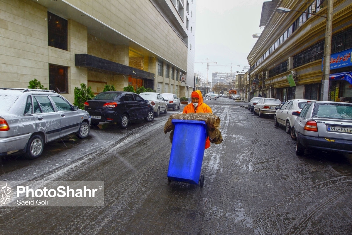 معاون محیط زیست و خدمات شهری شهرداری مشهد در خصوص آماده‌باش خدمات شهری شهرداری مشهد طی روز‌های برفی مشهد توضیحاتی ارائه کرد.