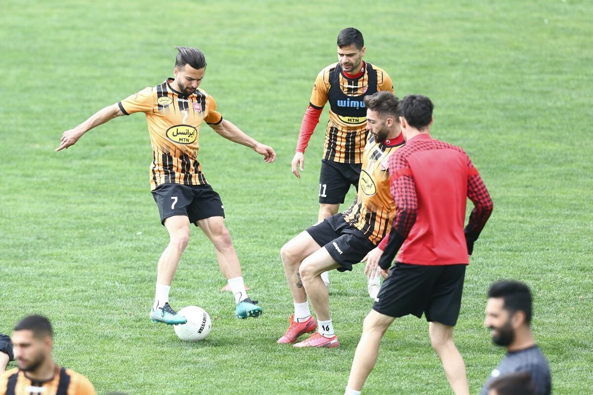 بازیکنان پرسپولیس تهدید به اعتصاب کردند.