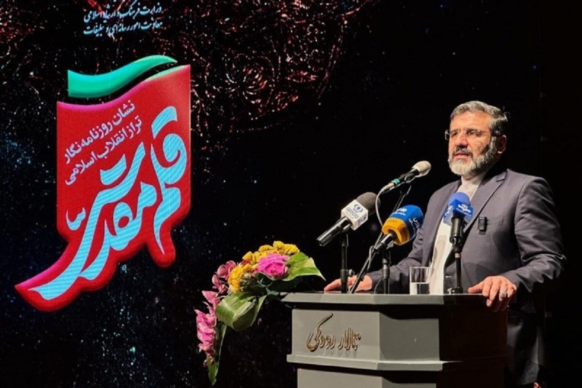 وزیر فرهنگ و ارشاد اسلامی در آیین تجلیل از روزنامه‌نگاران تراز انقلاب گفت: روزنامه‌نگاری برای ما افتخار آفرین بوده است.