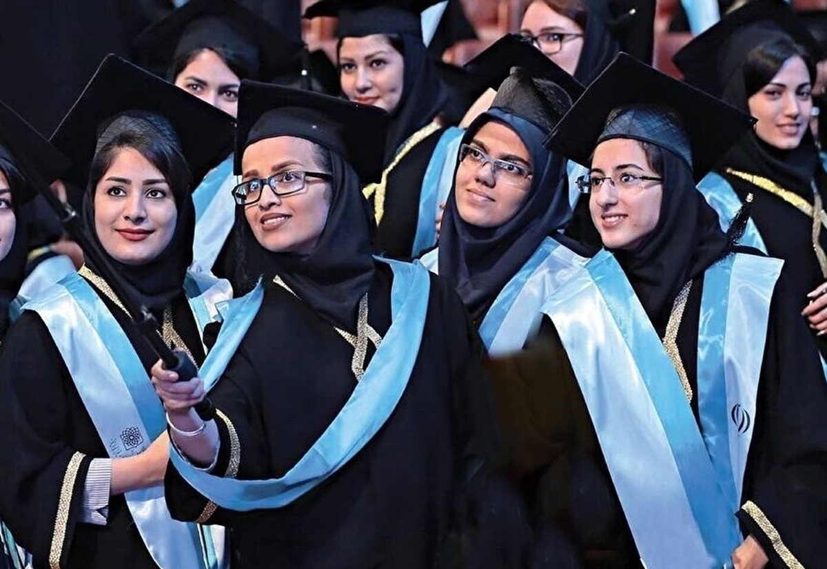 با پیروزی انقلاب اسلامی ایران تحولات عظیمی در عرصه‌های مختلف به وقوع پیوست که زنان نیز از این قائده مستثنا نبوده و نقش و جایگاه آنان نیز دستخوش تغییر شد.