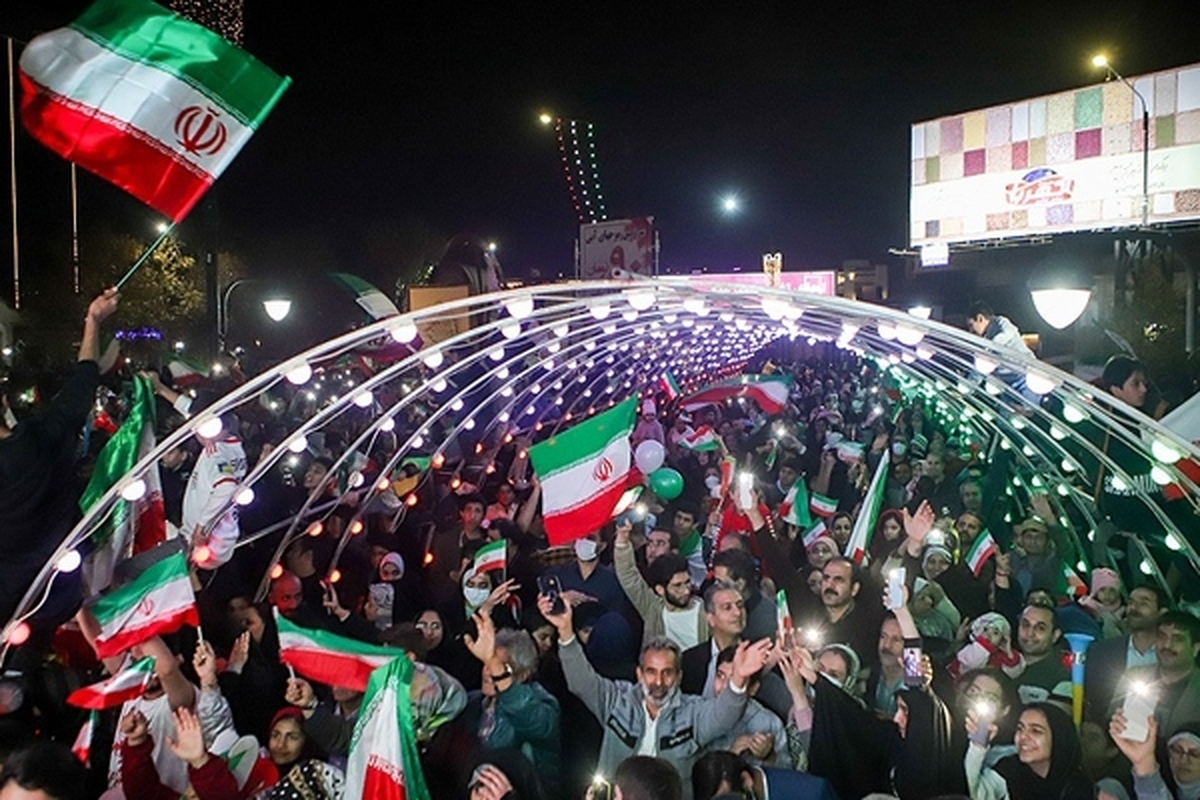 ویدئو | نورافشانی و شادی مشهدی ها در خیابان ها پس از برد تیم ملی