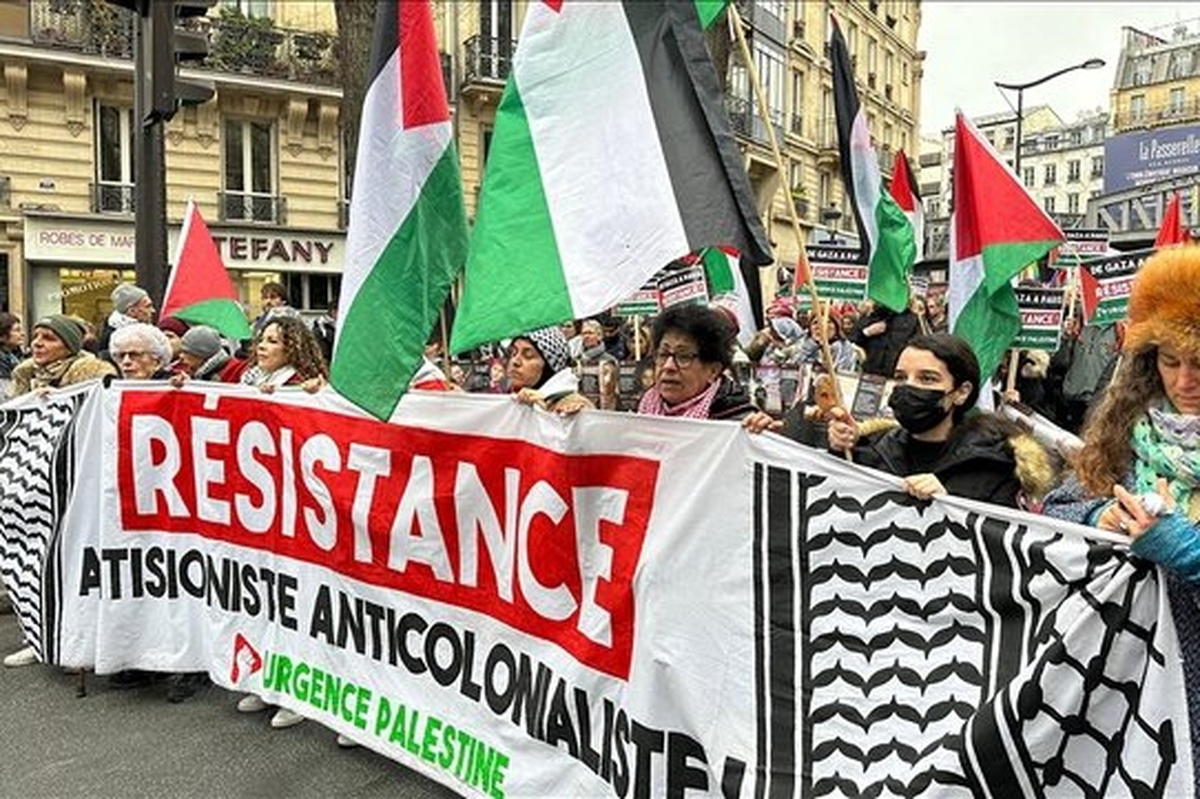 صد‌ها نفر روز شنبه در پاریس خواستار آتش‌بس فوری در غزه شدند و نسل‌کشی در این باریکه را محکوم کردند.