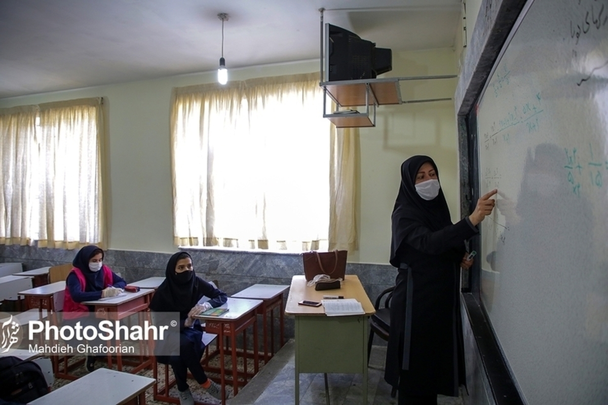 معاون آموزش متوسطه وزارت آموزش و پرورش گفت: پیش‌بینی شده در آزمون استخدامی پیش رو نیز حدود ۷۱ هزار نفر آموزگار و دبیر برای سال تحصیلی آینده جذب کنیم.
