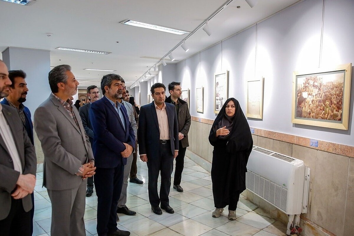 نمایشگاه «عطر بهاران» با موضوع نمایش اسناد، مطبوعات و تصاویر روز‌های انقلاب در نگارخانه موزه مرکزی حرم مطهر رضوی آغاز به کار کرد.