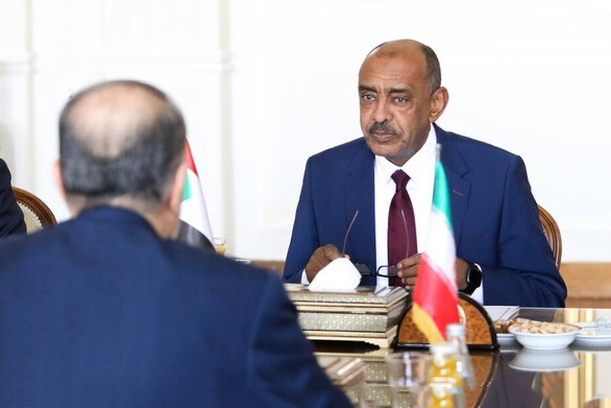 حسین امیرعبداللهیان، وزیر امور خارجه کشورمان در دیدار با علی صادق علی، وزیر امور خارجه سودان با تاکید بر گشایش صفحه جدیدی از تحکیم و توسعه روابط تهران و خارطوم به توافقات و نکات مهم مطرح شده در دیدار روسای جمهور دو کشور در حاشیه نشست مشترک سران سازمان همکاری اسلامی و اتحادیه عرب در ریاض اشاره کرد.