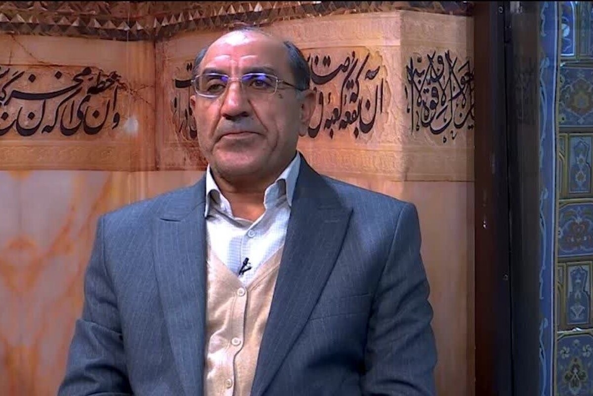 حضور توده مردم در پیروزی انقلاب اسلامی ایران نقش و حضور داشتند و برای شرکت در هر یک از برنامه‌ها ابتدا به حرم مطهر می‌آمدند و از امام رضا (ع) اذن می‌گرفتند.