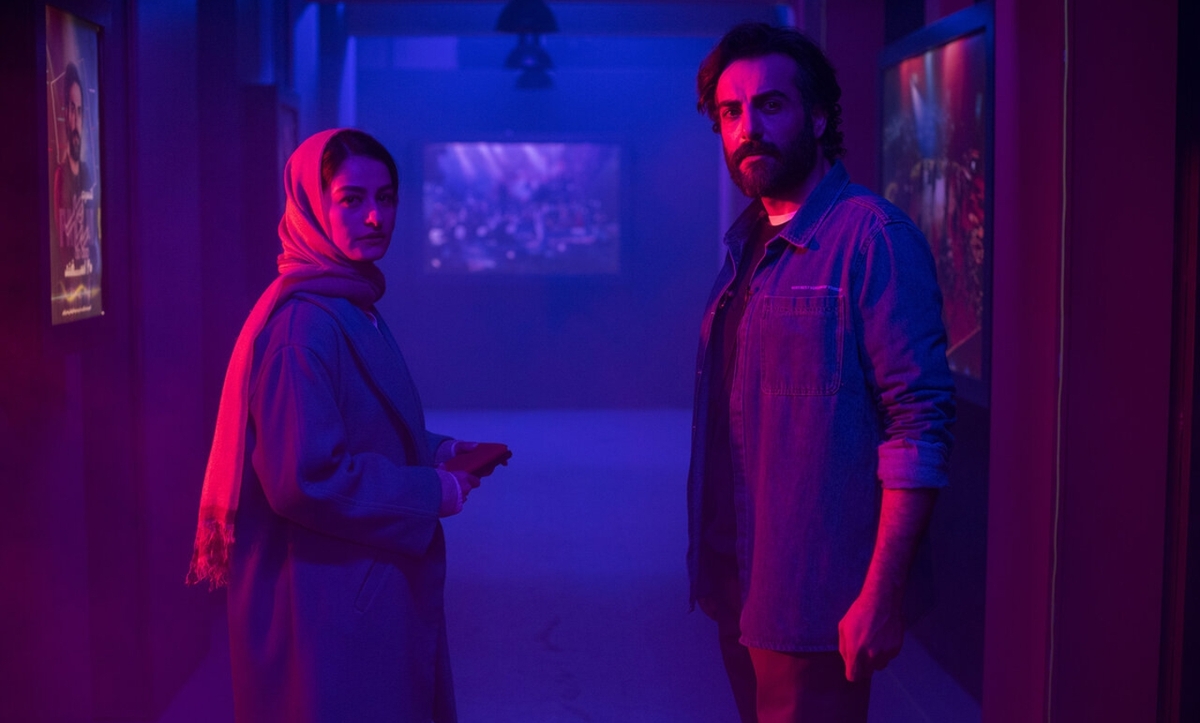 فیلم سینمایی «آغوش باز» در سینما هویزه مشهد اکران شد.