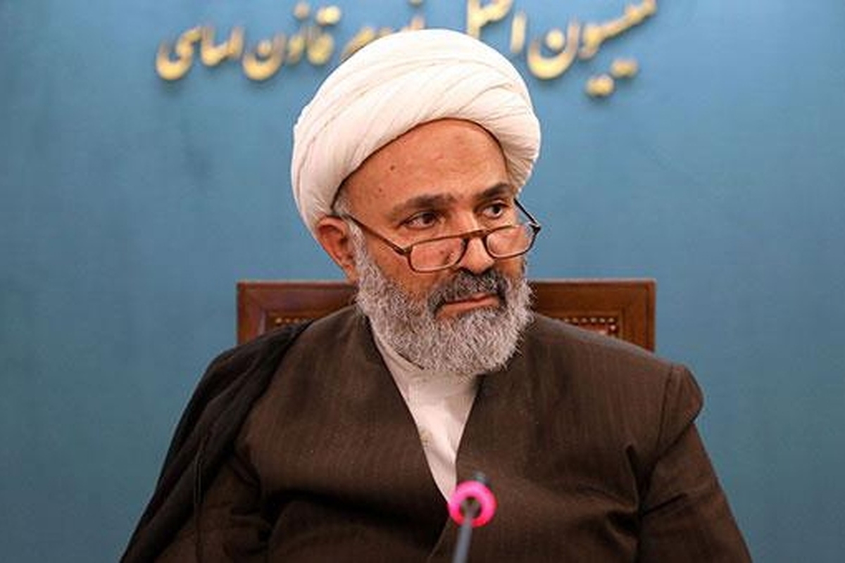 رئیس کمیسیون اصل نود مجلس گفت: وضعیت اقتصادی قشر قابل‌ملاحظه‌ای از جامعه نگران‌کننده شده است لذا باید برای رونق کسب و کار‌ها در کشور طی روز‌های پایانی سال شاهد ثبات در نرخ ارز باشیم.