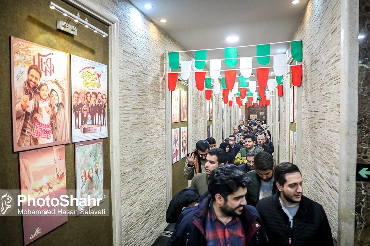 دومین روز جشنواره فیلم فجر با استقبال خوب مردم و اصجاب رسانه در سینماهای سطح شهر سپری شد. 