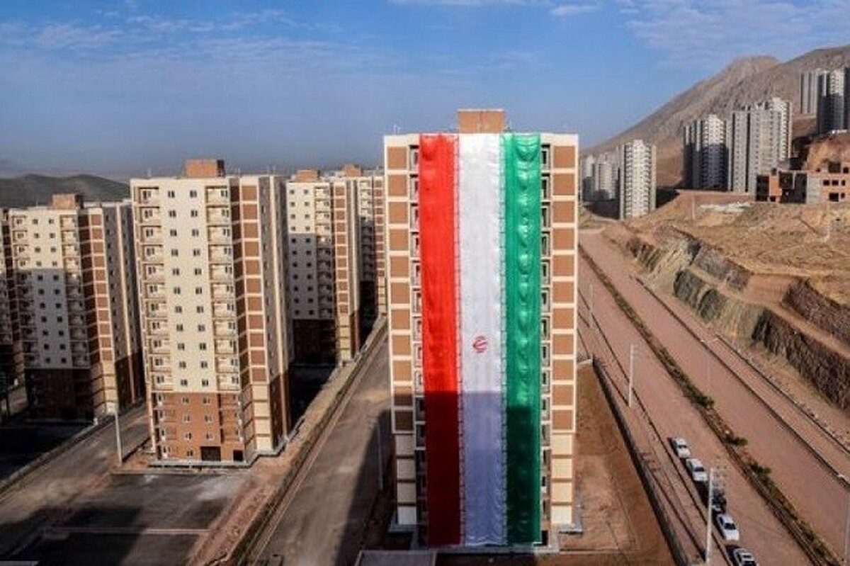 معاون وزیر راه و شهرسازی گفت: یکی از شعار‌های رئیس جمهور در ابتدای دولت تولید یک میلیون مسکن در سال بود که خوشبختانه برخی از استان‌ها در این طرح موفق بوده و به میزان پیش بینی شده تحقق بخشیدند.