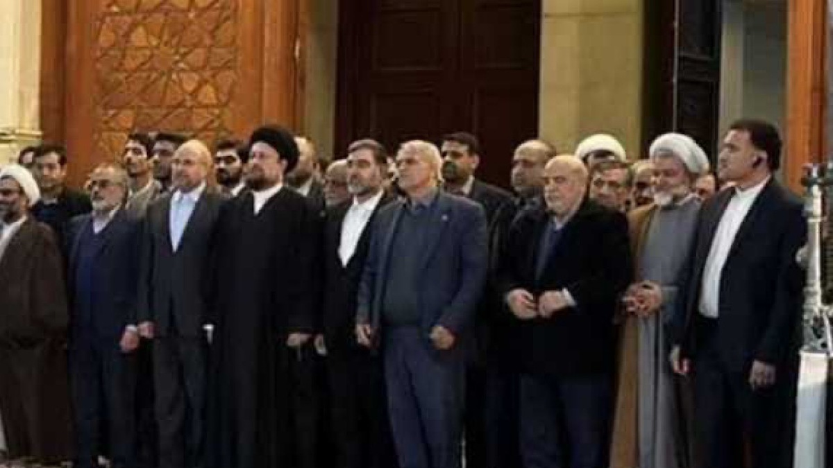 رئیس و نمایندگان مجلس شورای اسلامی همزمان با ایام دهه فجر، با حضور در حرم امام خمینی (ره) با آرمان‌های بنیانگذار جمهوری اسلامی تجدید میثاق کردند.