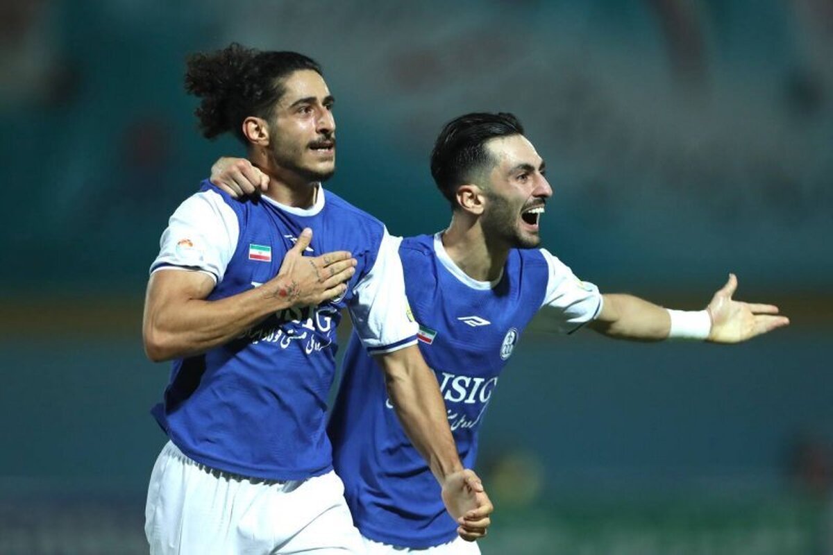 باشگاه پرسپولیس از خرید مهاجم استقلال خوزستان فعلا عقب نشینی کرد.