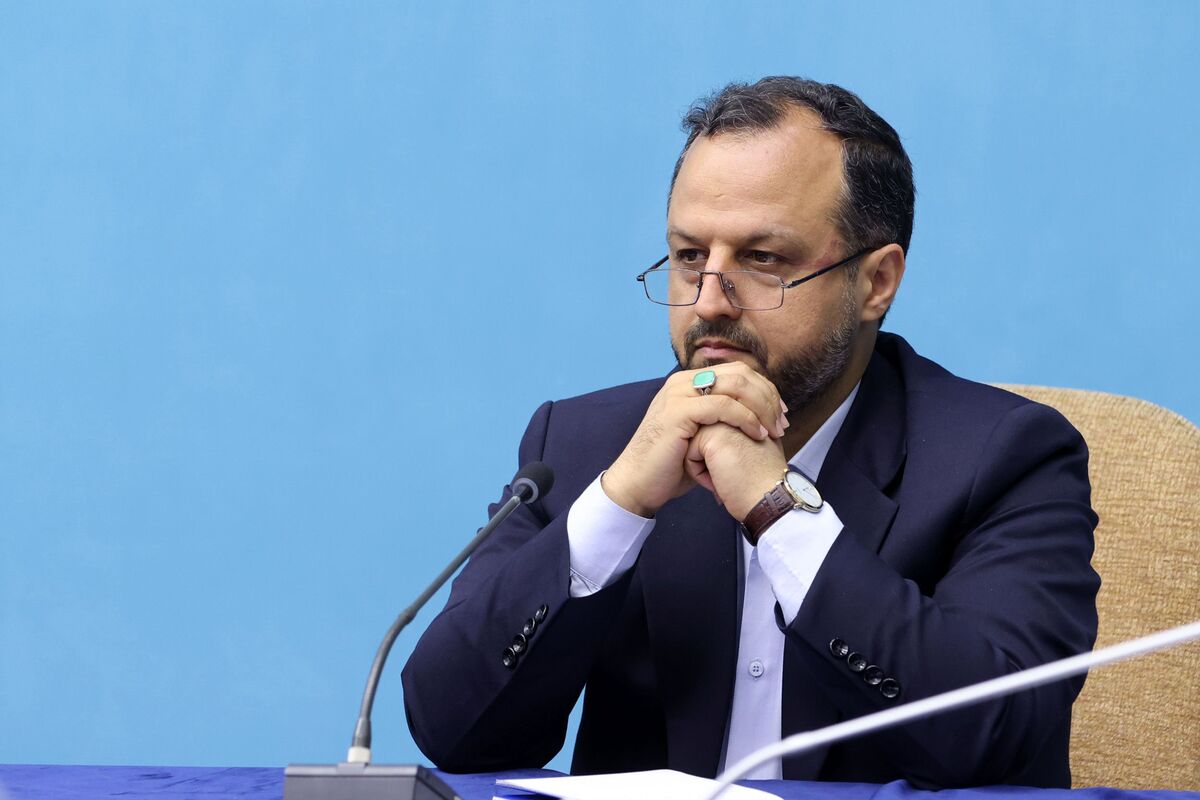 وزیر امور اقتصادی و دارایی گفت: از دام رکود و رشد اقتصاد پایین خارج شده‌ایم و در مسیر بلندمدت قرار گرفته‌ایم برای اینکه تولید ملی و درآمد سرانه ارتقا پیدا کند، راه بسیاری در پیش داریم.