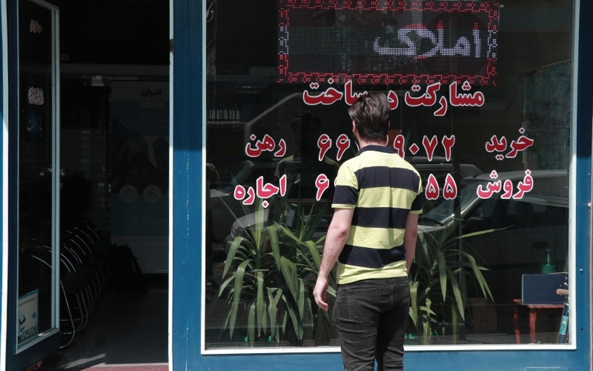 هزینه بالای اجاره مسکن در تهران و بسیاری از شهر‌های ایران به عنوان یک «تورم تاریخی» در این زمینه توصیف می‌شود. اما این تفسیر به عنوان عامل اصلی هزینه‌های سنگین خانواده‌ها، نادرست است.