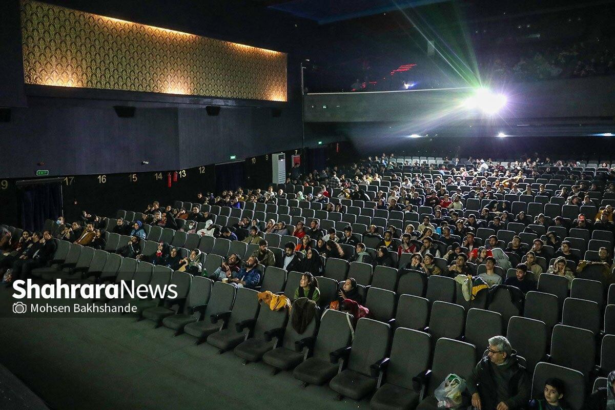 آخرین روز از بیست‌ویکمین جشنواره فیلم فجر مشهد با حضور گرم مردم در سینماهای سطح شهرسپری شد.