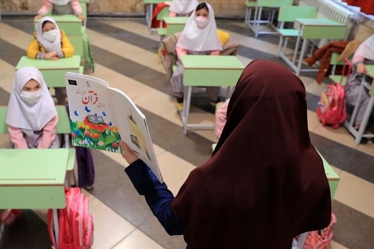 احکام رتبه‌بندی حدود ۲ هزار نفر از فرهنگیان بازنشسته باقی مانده از سال ۱۴۰۱ آماده صدور است.