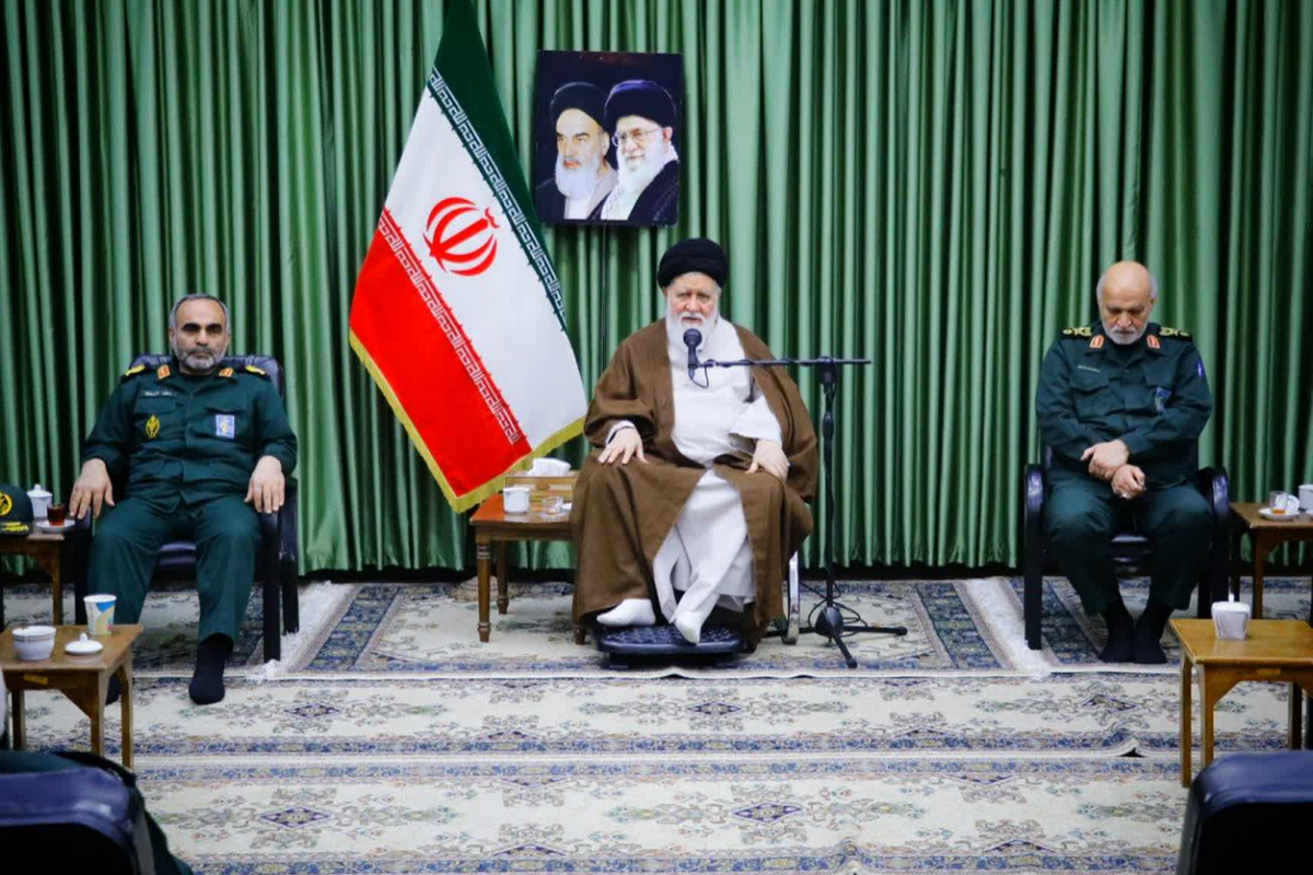نماینده ولی فقیه در خراسان رضوی گفت: وجود قاسم سلیمانی با آن‎چه شهدای کربلا داشتند به‎ طور کامل قابل مقایسه است و وجود این شباهت‌ها، هنر امام راحل در بنیان‎گذاری جریانی است که می‌تواند در مقام پرورش و تربیت به جایگاه رشد انسانی برسد که با شهدای کربلا قابل‎ مقایسه باشد.