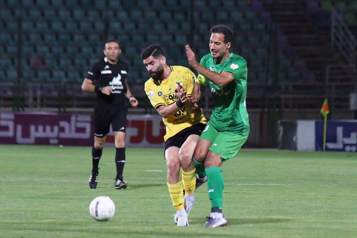 سپاهان و ذوب آهن در یک روز با هم در اصفهان بازی دارند.