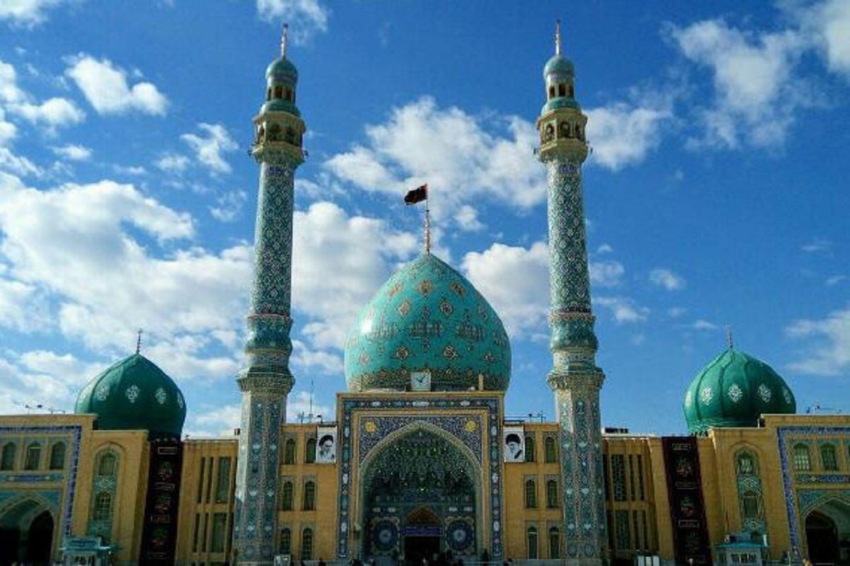 نماهنگ کامل سلام فرمانده ۳ را ببینید.