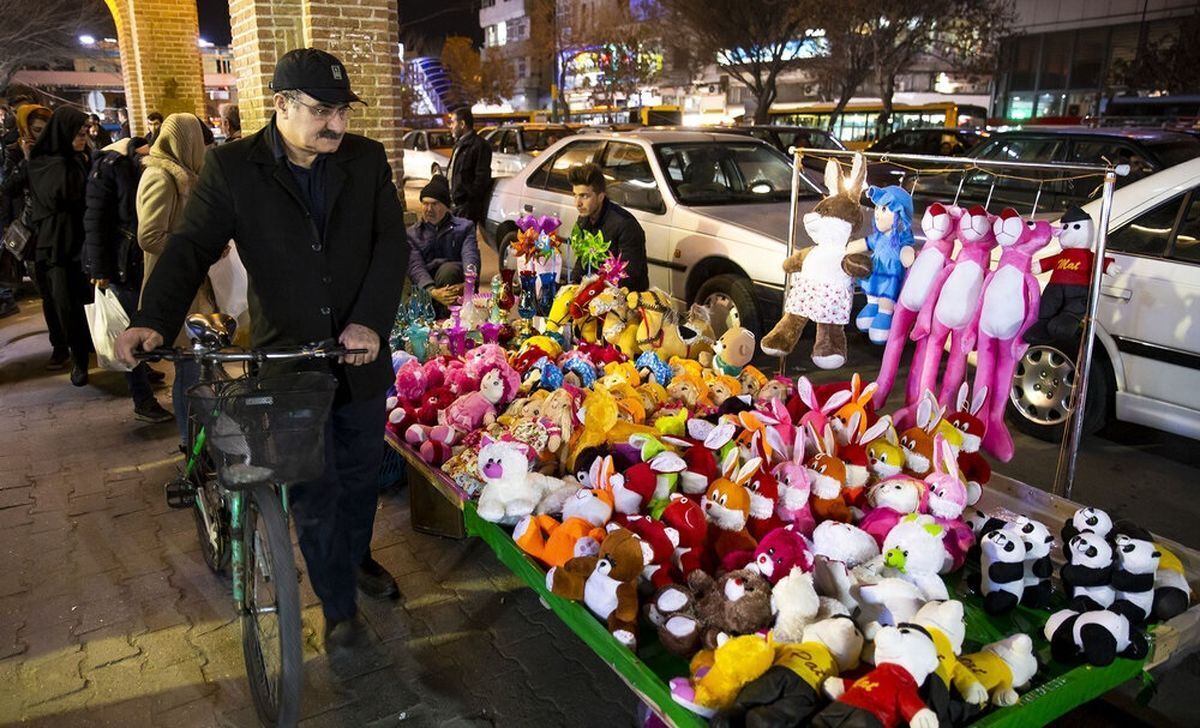 مدیر عامل شرکت ساماندهی مشاغل شهر تهران از آغاز شناسایی دستفروشان از ۲ هفته آینده خبر داد و گفت: شغل دستفروشی رسمی می‌شود.