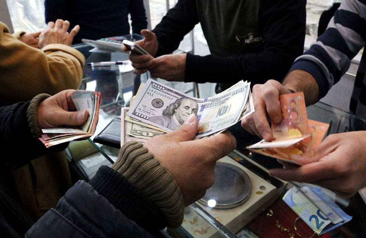 احتمال نوسانات جدید قیمت دلار در هفته جاری (۲۸ بهمن ۱۴۰۲)