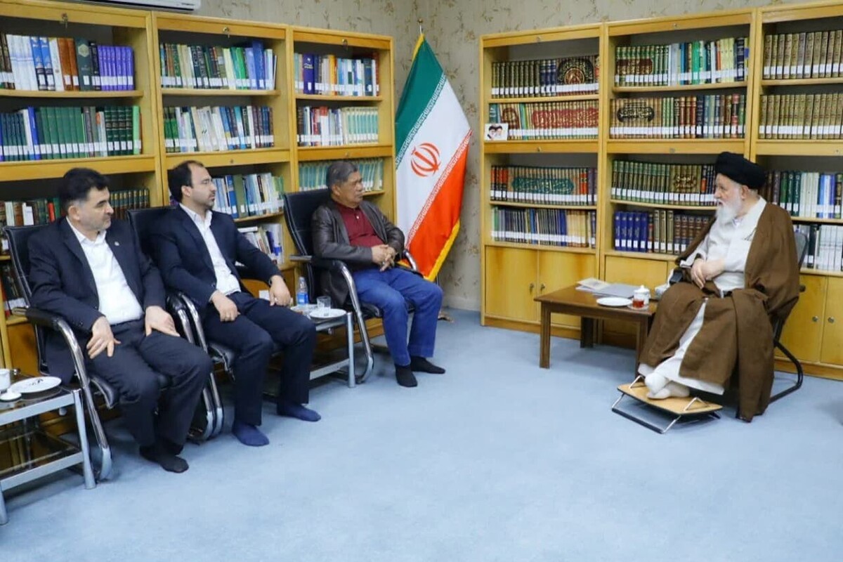 نماینده ولی فقیه در استان خراسان‌رضوی گفت: الگوی میزبانی به‌موازات ظرفیت‌های زائرپذیر مشهد، فرصت‌های کم‌نظیری است که می‌تواند موردتوجه برادران عزیز ما در کشور مالزی هم قرار بگیرد و عاشقان اهل‌بیت (ع) از این کشور را نیز بر سفره پربرکت میزبانی مشهدی‌‎‌ها بنشاند.