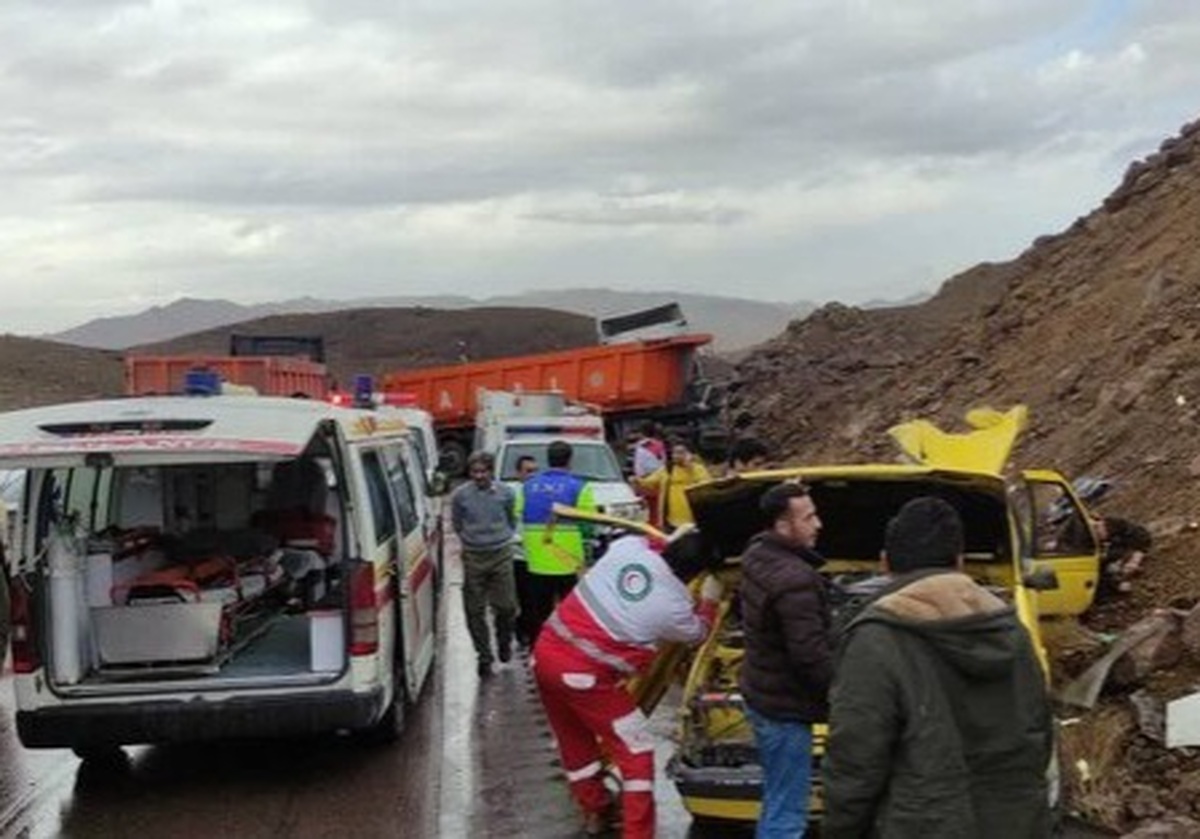 مدیرعامل جمعیت هلال احمر خراسان جنوبی از تصادف در جاده قائن_بیرجند خبر داد و گفت: نیرو‌های امدادی استان به ۱۰ نفر در این حادثه امدادرسانی کردند.