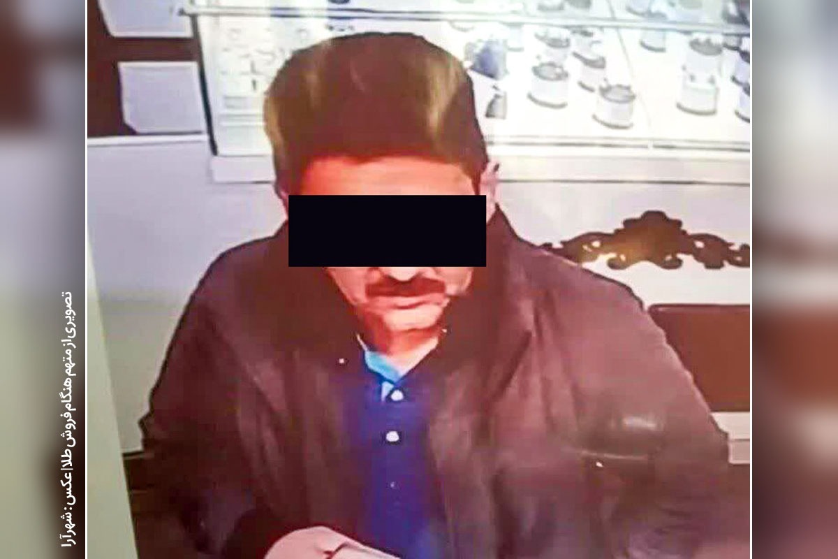دزد طلایی با دست بند نقره‌ای پلیس بازداشت شد.