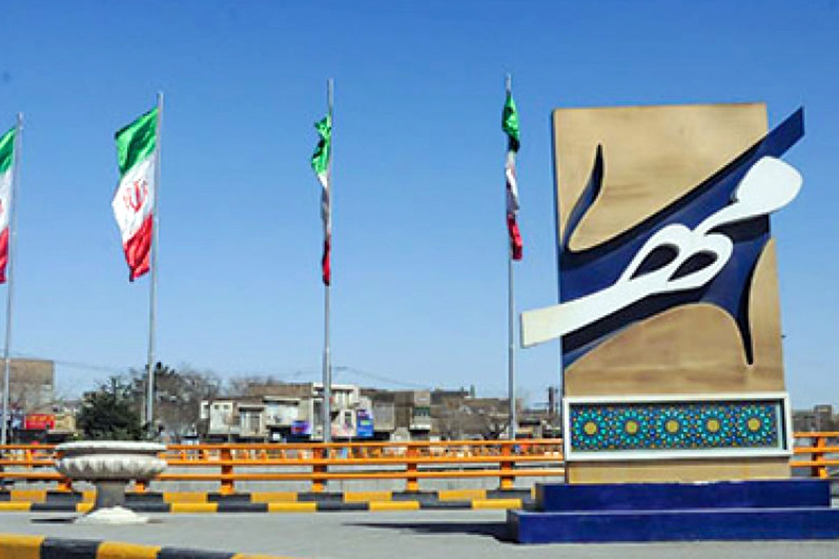 مدیر پروژه «پیشخوان زیارت» معاونت شهرسازی و معماری شهرداری مشهد با بیان اینکه در سال‌های گذشته شهرداری مشهد قرارداد‌هایی در حوزه مطالعاتی معماری و شهرسازی ایرانی‌اسلامی منعقد کرده، ادامه داد: در حوزه عملیاتی با تکلیف شورای اسلامی شهر در دوره ششم اقدام مهم شهرداری با رویکرد موضوع معماری و شهرسازی ایرانی‌اسلامی، همین پروژه پیشخوان زیارت است.