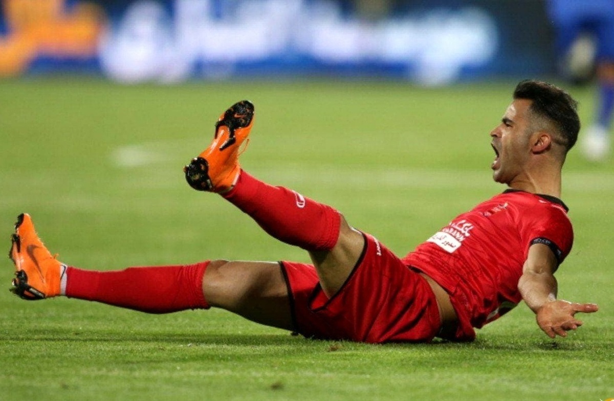 مهاجم سابق پرسپولیس برای بازگشت به این تیم مجبور شد تخفیف دهد.