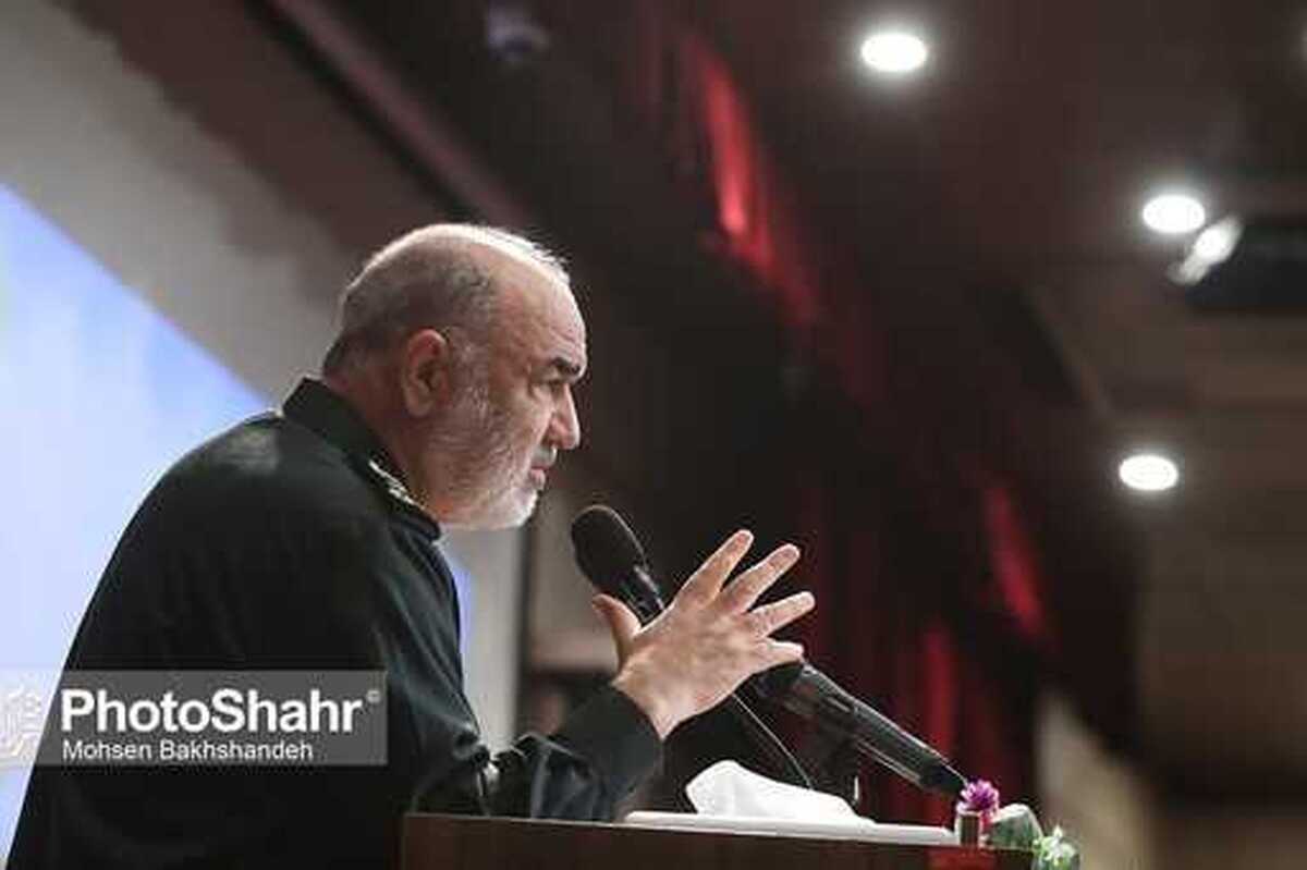 سرلشکر سلامی در بازدید از نمایشگاه فعالیت‌ها و دستاوردهای ورزشی سپاه با بیان اینکه نتیجه نهایی نبرد را نیروی انسانی تعیین می‌کند بر تلاش سپاه برای تربیت با اخلاق ترین قهرمانان و پهلوانان تاکید کرد.