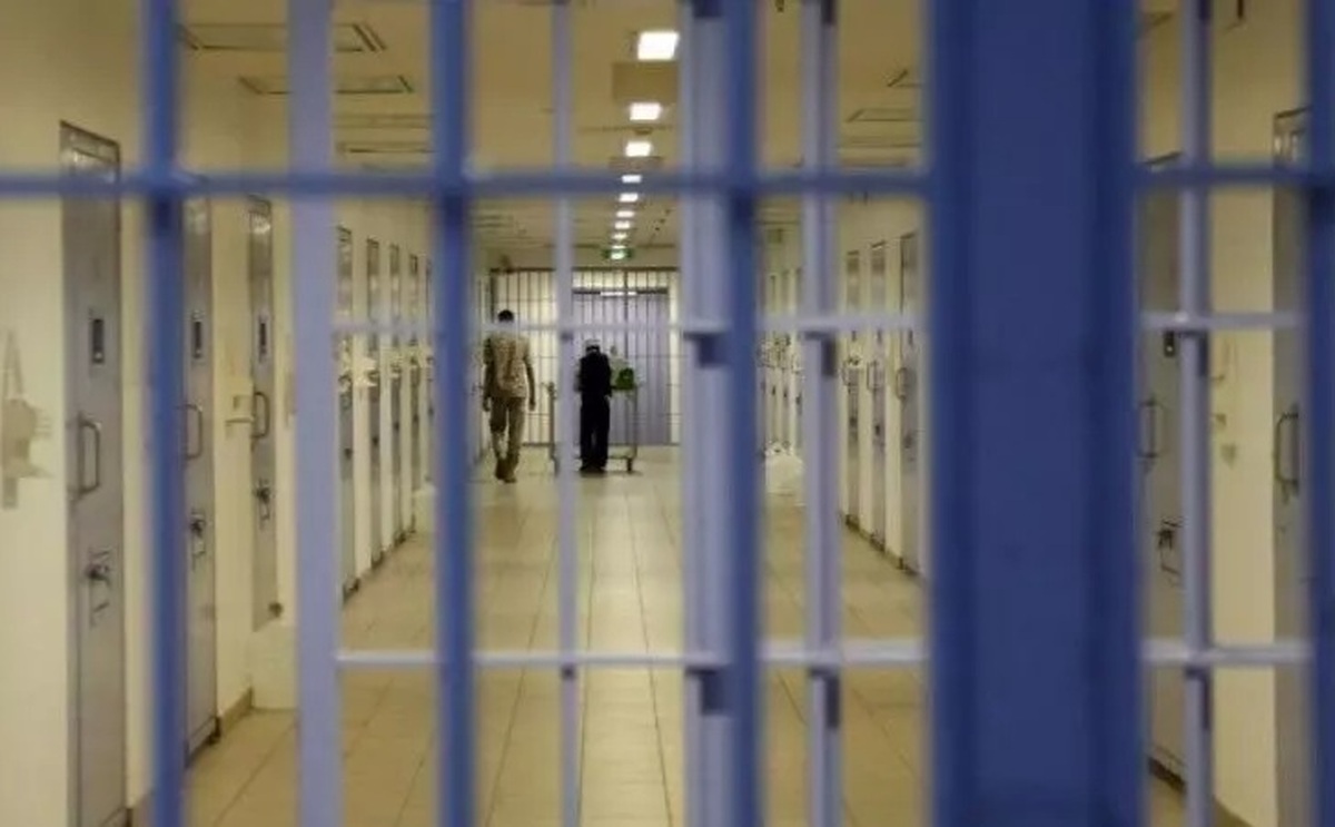 در جریان دیدار سفیر کشورمان با رئیس زندان کویت، استرداد ۳۸ زندانی ایرانی جهت گذراندن باقیمانده مدت محکومیت خود در ایران براساس توافقنامه معاضدت قضایی امضاء شده میان دو کشور مورد بحث و در دست اقدام قرار گرفت.