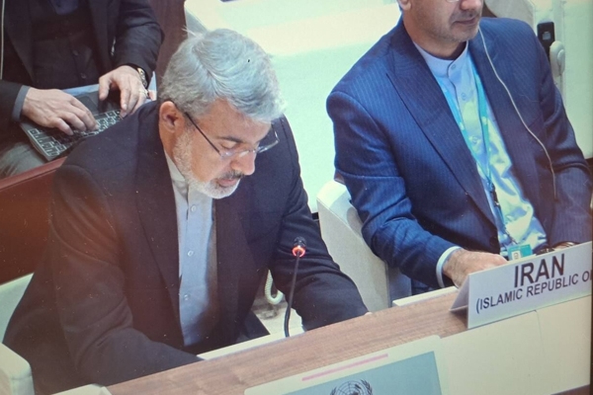 سفیر جمهوری اسلامی ایران در ژنو گفت: رژیم صهیونیستی با زرادخانه‌ های تسلیحات هسته‌ای و فعالیت‌های هسته‌ای مخفیانه خود تهدید بزرگی علیه صلح و امنیت بین‌المللی و منطقه‌ای است و تنها مانع برای ایجاد خاورمیانه‌ای عاری از تسلیحات کشتار جمعی محسوب می‌شود.