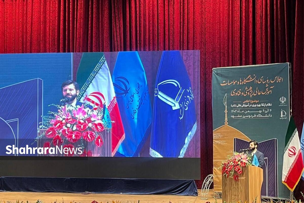 رئیس سازمان ملی بهره‌وری ایران گفت: محاسبات ما در شاخص بهره‌وری نیروی کار نشان می‌دهد با افزایش مدرک تحصیلی، به همان میزان بهره‌وری نیروی کار افزایش پیدا نمی‌کند و این زنگ خطر بزرگی است.